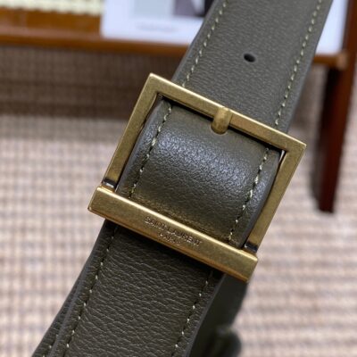 img_aed707d3_20231011_a1697004030326_7142_jpg LE 5 À 7 SMALL SUPPLE 22 IN DARK GREEN CALFSKIN GOLD BUCKLE