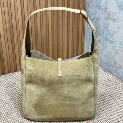LE 5 À 7 SUPPLE BAG 31 IN KHAKI BROWN SUEDE