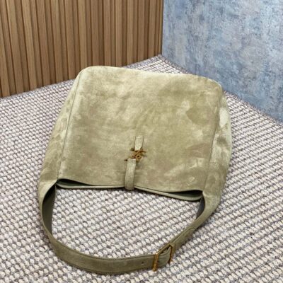 LE 5 À 7 SUPPLE BAG 31 IN KHAKI BROWN SUEDE