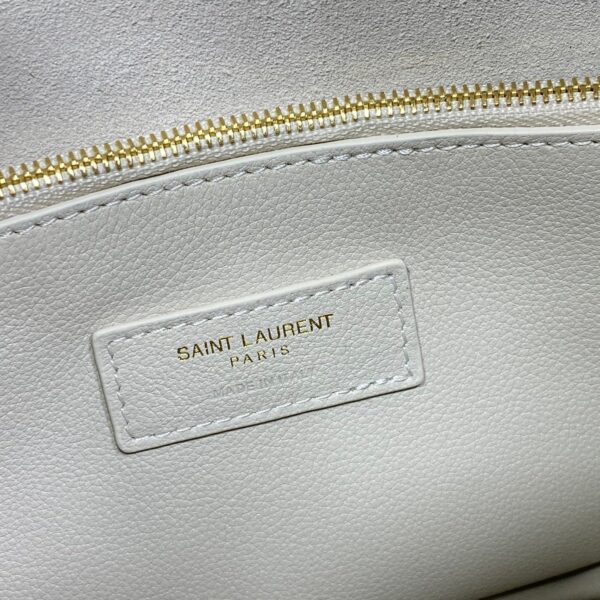 LE 5 À 7 SMALL SUPPLE 22 IN WHITE CALFSKIN GOLD BUCKLE