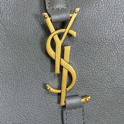 img_aed707d3_20240415_a1713165809019_3740_jpg LE 5 À 7 SMALL SUPPLE 22 IN NEPAL BLUE CALFSKIN GOLD BUCKLE