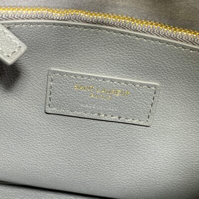 img_aed707d3_20240415_a1713165810165_1858_jpg LE 5 À 7 SMALL SUPPLE 22 IN NEPAL BLUE CALFSKIN GOLD BUCKLE