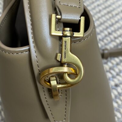 img_aed707d3_20240422_a1713775534239_7428_jpg LE 37 SMALL BUCKET BAG 20 IN CEDAR BROWN CALFSKIN GOLD HARDWARE