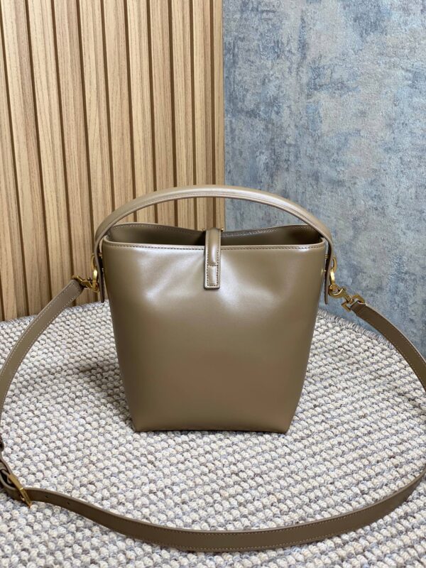 img_aed707d3_20240422_a1713775534256_6523_jpg LE 37 SMALL BUCKET BAG 20 IN CEDAR BROWN CALFSKIN GOLD HARDWARE