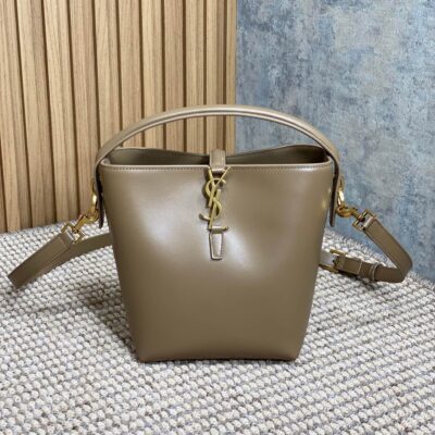img_aed707d3_20240422_a1713775534371_4485_jpg LE 37 SMALL BUCKET BAG 20 IN CEDAR BROWN CALFSKIN GOLD HARDWARE