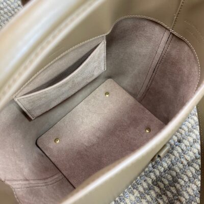 img_aed707d3_20240422_a1713775535287_0286_jpg LE 37 SMALL BUCKET BAG 20 IN CEDAR BROWN CALFSKIN GOLD HARDWARE