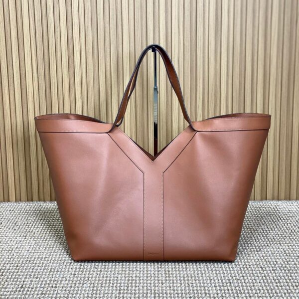 img_aed707d3_20241025_i1729836637_1859_6_jpg Y TOTE BAG 39 IN TAWNY BROWN CALFSKIN