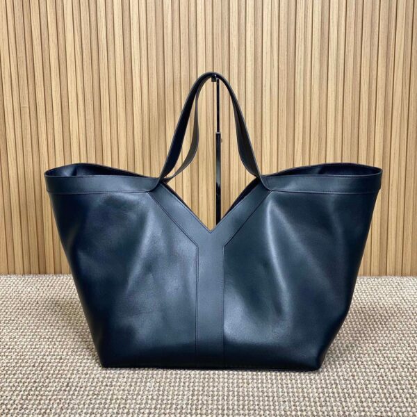 img_aed707d3_20241025_i1729836797_2913_0_jpg Y TOTE BAG 39 IN BLACK CALFSKIN