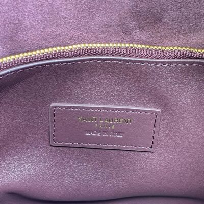LE 5 À 7 SMALL SUPPLE 22 IN GRAPE PURPLE CALFSKIN GOLD BUCKLE