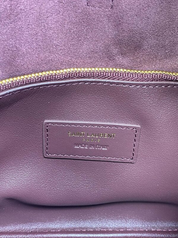 LE 5 À 7 SMALL SUPPLE 22 IN GRAPE PURPLE CALFSKIN GOLD BUCKLE