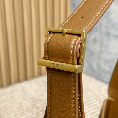 LE 5 À 7 SMALL SUPPLE 22 IN TORTILLA BROWN CALFSKIN GOLD BUCKLE