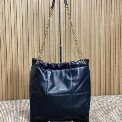 DRAWSTRING CHAIN STRAP SHOULDER BAG 39 IN BLACK QUILTED CALFSKIN