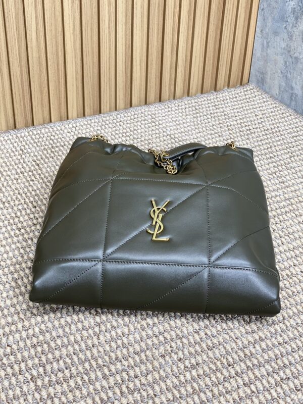 img_aed707d3_20241123_i1732363770_1361_0_jpg DRAWSTRING CHAIN STRAP SHOULDER BAG 39 IN DARK GREEN QUILTED CALFSKIN