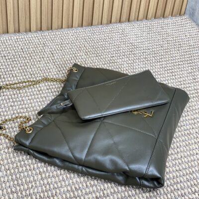 img_aed707d3_20241123_i1732363770_286_0_jpg DRAWSTRING CHAIN STRAP SHOULDER BAG 39 IN DARK GREEN QUILTED CALFSKIN