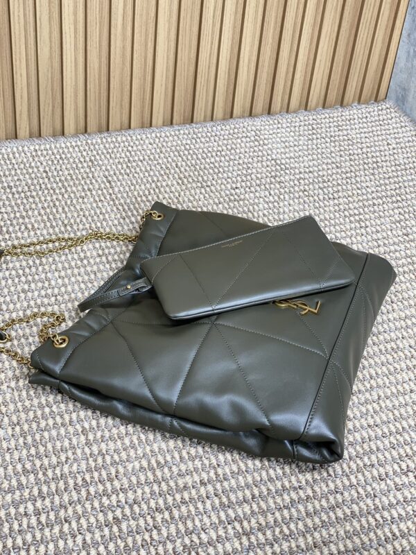 img_aed707d3_20241123_i1732363770_286_0_jpg DRAWSTRING CHAIN STRAP SHOULDER BAG 39 IN DARK GREEN QUILTED CALFSKIN