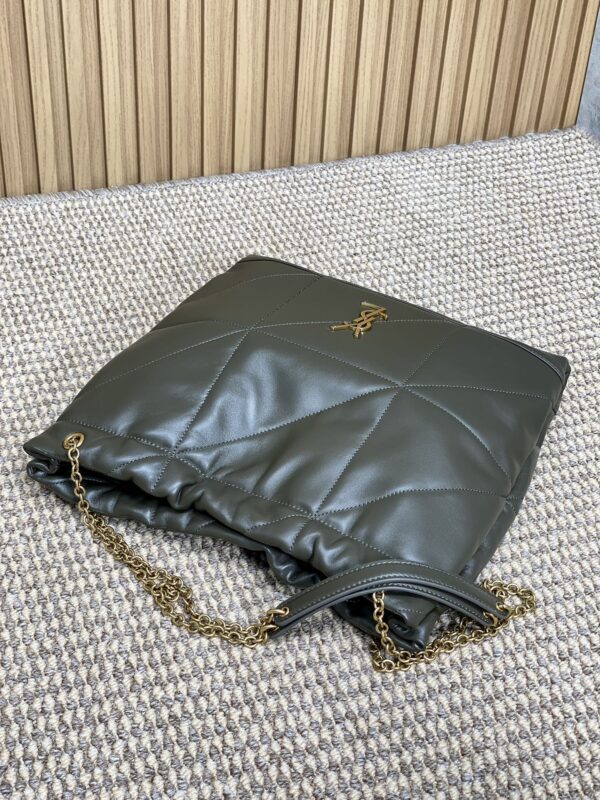 img_aed707d3_20241123_i1732363770_4512_0_jpg DRAWSTRING CHAIN STRAP SHOULDER BAG 39 IN DARK GREEN QUILTED CALFSKIN