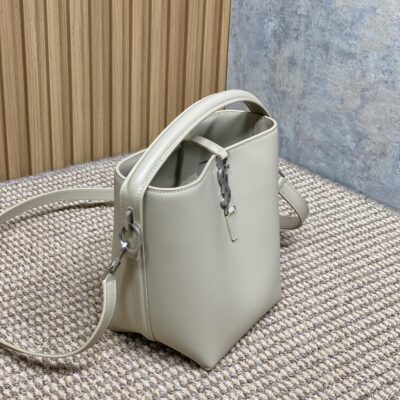 LE 37 SMALL BUCKET BAG 20 IN WHITE CALFSKIN SILVER HARDWARE