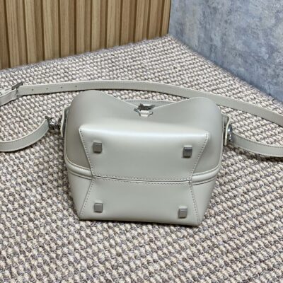 LE 37 SMALL BUCKET BAG 20 IN WHITE CALFSKIN SILVER HARDWARE