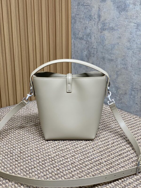 LE 37 SMALL BUCKET BAG 20 IN WHITE CALFSKIN SILVER HARDWARE
