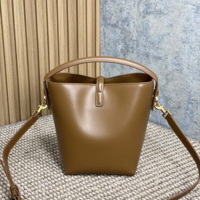 img_aed707d3_20241125_i1732516639_4997_0_jpg LE 37 SMALL BUCKET BAG 20 IN TORTILLA BROWN CALFSKIN GOLD HARDWARE