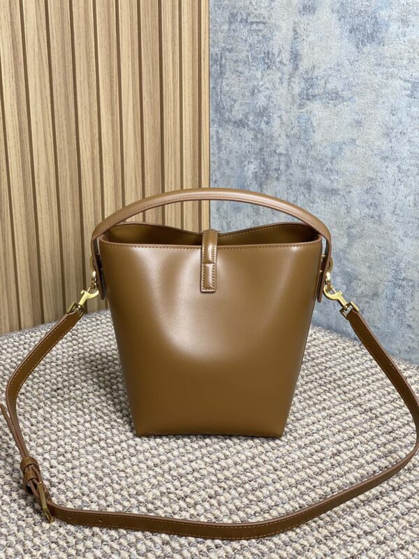 img_aed707d3_20241125_i1732516639_4997_0_jpg LE 37 SMALL BUCKET BAG 20 IN TORTILLA BROWN CALFSKIN GOLD HARDWARE