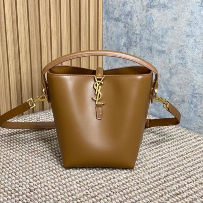 img_aed707d3_20241125_i1732516639_5807_4_jpg LE 37 SMALL BUCKET BAG 20 IN TORTILLA BROWN CALFSKIN GOLD HARDWARE
