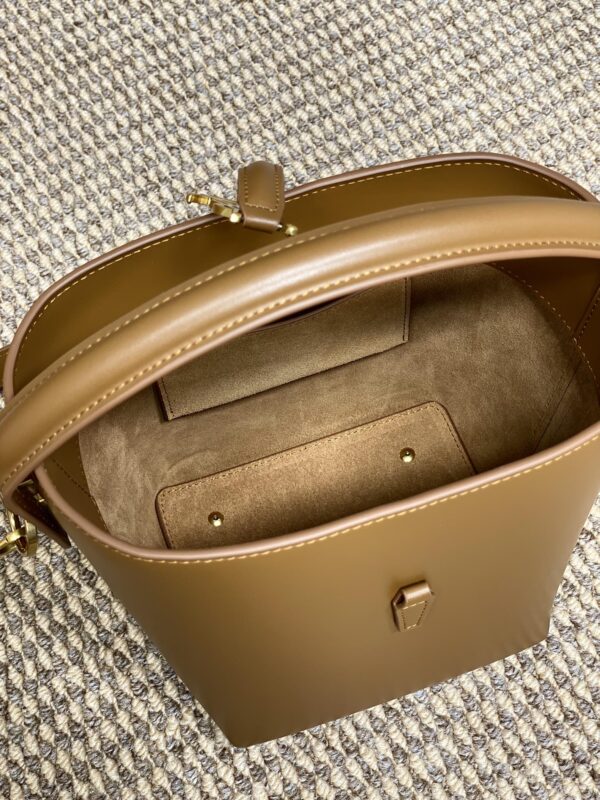 img_aed707d3_20241125_i1732516639_7470_6_jpg LE 37 SMALL BUCKET BAG 20 IN TORTILLA BROWN CALFSKIN GOLD HARDWARE