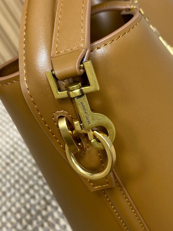 img_aed707d3_20241125_i1732516639_9327_7_jpg LE 37 SMALL BUCKET BAG 20 IN TORTILLA BROWN CALFSKIN GOLD HARDWARE
