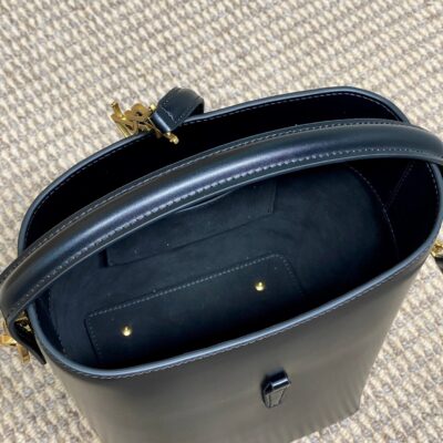 img_aed707d3_20241125_i1732516669_7523_0_jpg LE 37 SMALL BUCKET BAG 20 IN BLACK CALFSKIN GOLD HARDWARE