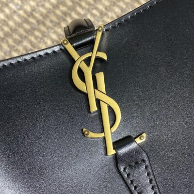 img_aed707d3_20241125_i1732516669_8631_0_jpg LE 37 SMALL BUCKET BAG 20 IN BLACK CALFSKIN GOLD HARDWARE