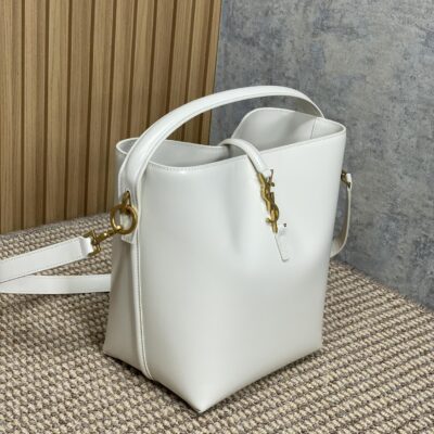 LE 37 MEDIUM BUCKET BAG 25 IN WHITE CALFSKIN GOLD HARDWARE