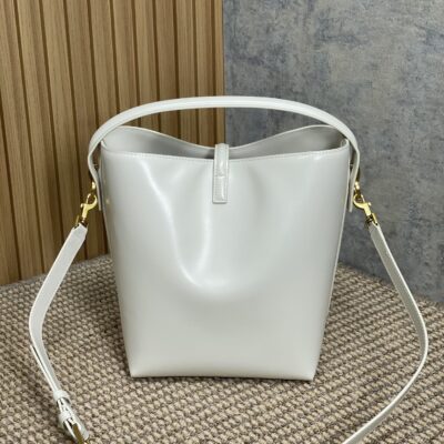 LE 37 MEDIUM BUCKET BAG 25 IN WHITE CALFSKIN GOLD HARDWARE