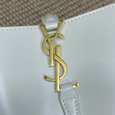 img_aed707d3_20241217_i1734416147_1128_4_jpg LE 37 SMALL BUCKET BAG 20 IN WHITE CALFSKIN GOLD HARDWARE