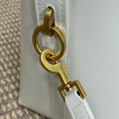 img_aed707d3_20241217_i1734416147_2161_2_jpg LE 37 SMALL BUCKET BAG 20 IN WHITE CALFSKIN GOLD HARDWARE