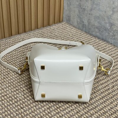 img_aed707d3_20241217_i1734416147_2551_6_jpg LE 37 SMALL BUCKET BAG 20 IN WHITE CALFSKIN GOLD HARDWARE