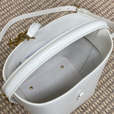 img_aed707d3_20241217_i1734416147_32_1_jpg LE 37 SMALL BUCKET BAG 20 IN WHITE CALFSKIN GOLD HARDWARE