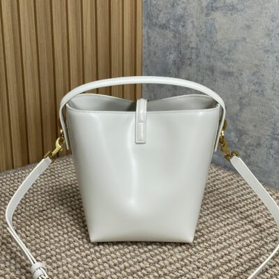 img_aed707d3_20241217_i1734416147_813_8_jpg LE 37 SMALL BUCKET BAG 20 IN WHITE CALFSKIN GOLD HARDWARE