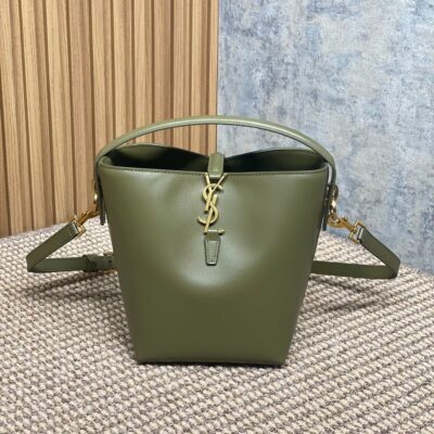 img_aed707d3_20241220_i1734689038_1374_0_jpg LE 37 SMALL BUCKET BAG 20 IN AVOCADO GREEN CALFSKIN GOLD HARDWARE