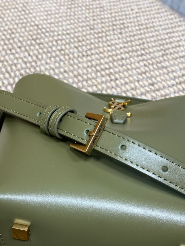img_aed707d3_20241220_i1734689038_2023_0_jpg LE 37 SMALL BUCKET BAG 20 IN AVOCADO GREEN CALFSKIN GOLD HARDWARE