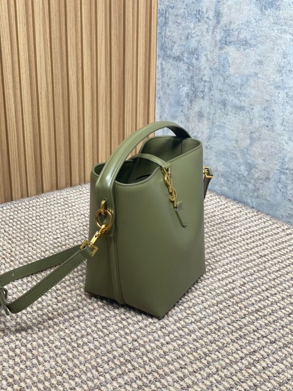 img_aed707d3_20241220_i1734689038_3980_0_jpg LE 37 SMALL BUCKET BAG 20 IN AVOCADO GREEN CALFSKIN GOLD HARDWARE