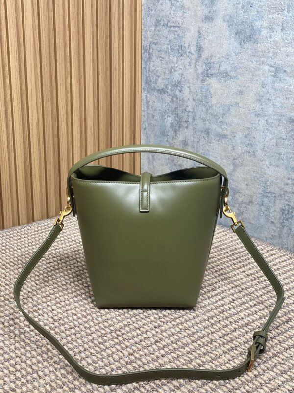 img_aed707d3_20241220_i1734689038_4380_0_jpg LE 37 SMALL BUCKET BAG 20 IN AVOCADO GREEN CALFSKIN GOLD HARDWARE