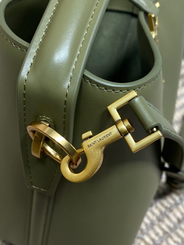 img_aed707d3_20241220_i1734689038_5189_0_jpg LE 37 SMALL BUCKET BAG 20 IN AVOCADO GREEN CALFSKIN GOLD HARDWARE