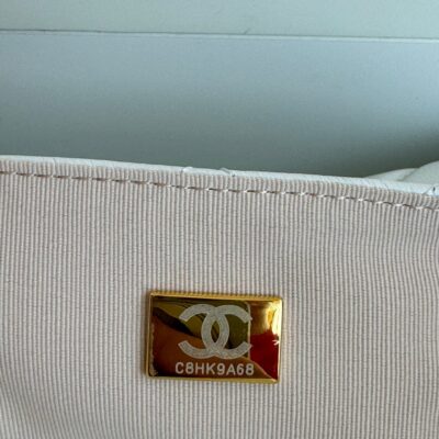 CHANEL 25S HOBO BAG 19 CM IN WHITE LAMBSKIN WITH GOLD HARDWARE