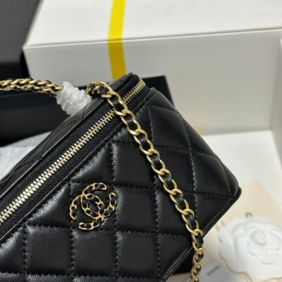 img_b885826e_20240120_i1705724913_3127_3_jpg CC 18 CLUTCH BAG IN BLACK CALFSKIN GOLD HARDWARE