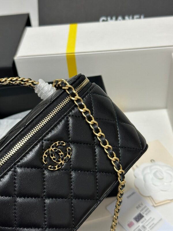 img_b885826e_20240120_i1705724913_3127_3_jpg CC 18 CLUTCH BAG IN BLACK CALFSKIN GOLD HARDWARE