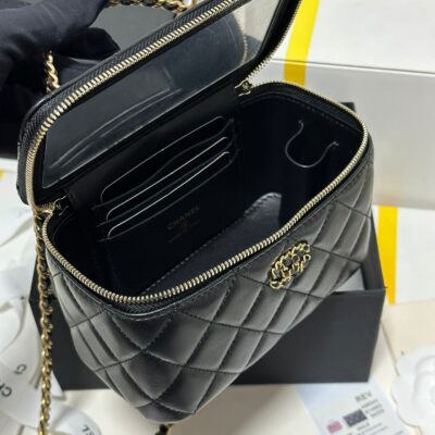 img_b885826e_20240120_i1705724913_4486_4_jpg CC 18 CLUTCH BAG IN BLACK CALFSKIN GOLD HARDWARE