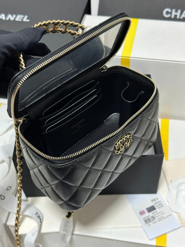 img_b885826e_20240120_i1705724913_4486_4_jpg CC 18 CLUTCH BAG IN BLACK CALFSKIN GOLD HARDWARE