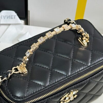 img_b885826e_20240322_i1711121719_5084_1_jpg VANITY CASE 18 IN BLACK CALFSKIN GOLD HARDWARE