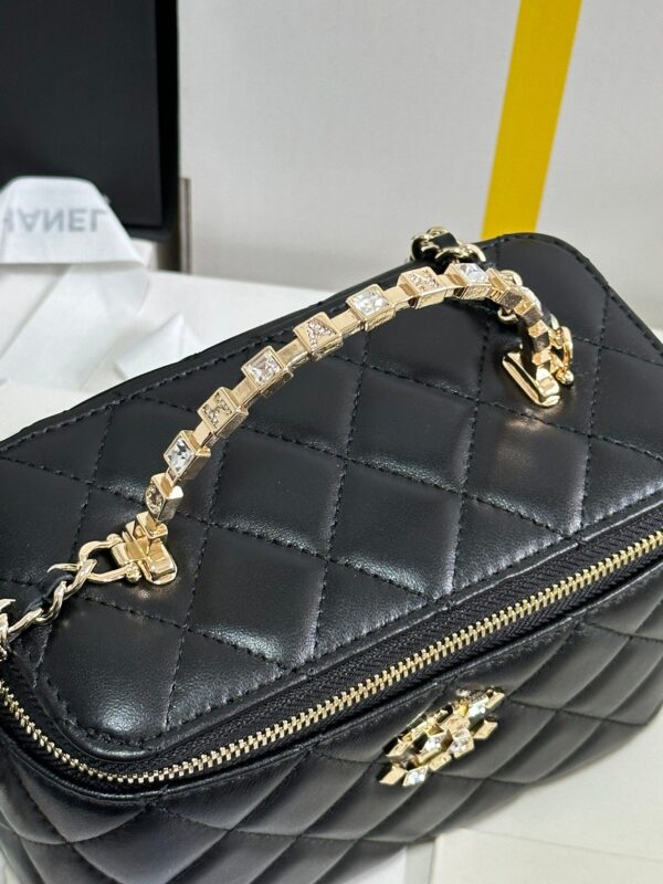 img_b885826e_20240322_i1711121719_5084_1_jpg VANITY CASE 18 IN BLACK CALFSKIN GOLD HARDWARE