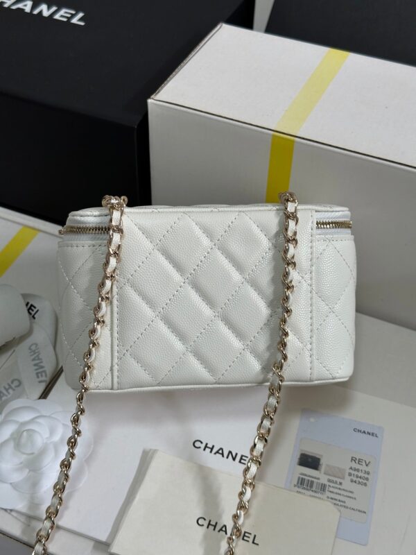 VANITY CASE 17 CRYSTAL STUDDED LOGO IN WHITE CALFSKIN GOLD HARDWARE